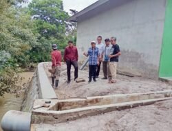 Reses Anggota DPRD H. Mahjup Bersama Median, Pantau Pengerjaan Talud di Desa Air Ruay