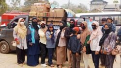 Hellyana Serahkan Bantuan Paket Sembako, Kepada Warga Terdampak di Posko Pengungsian.