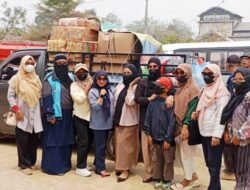 Hellyana Serahkan Bantuan Paket Sembako, Kepada Warga Terdampak di Posko Pengungsian.